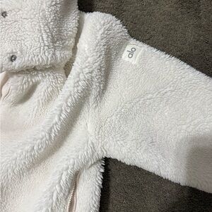 ALO FOXY SHERPA XS WHITE WITH HOOD